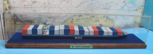 Containerschiff "Santa Leonarda" Santa L-Serie MSC (1 St.) D 2005 in Vitrine von Conrad